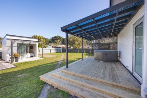 Photo of property in 8 Cousins Avenue East, Foxton Beach, Foxton, 4815