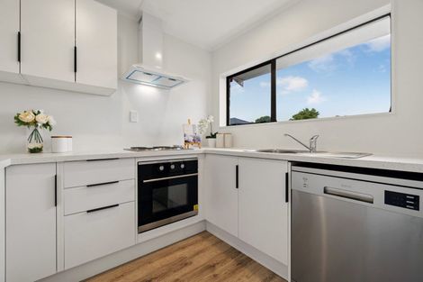 Photo of property in 1/7 Tusac Place, Totara Vale, Auckland, 0627