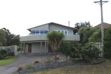 Photo of property in 33 Commodore Parry Road, Castor Bay, Auckland, 0620