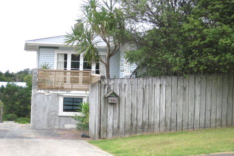 Photo of property in 1/19 Fordham Street, Beach Haven, Auckland, 0626