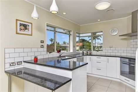 Photo of property in 21 Lakeside Drive, Orewa, 0931