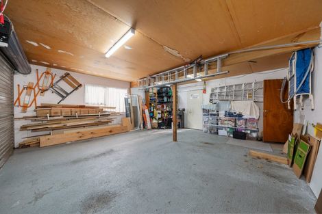 Photo of property in 6 Wantwood Grove, Churton Park, Wellington, 6037
