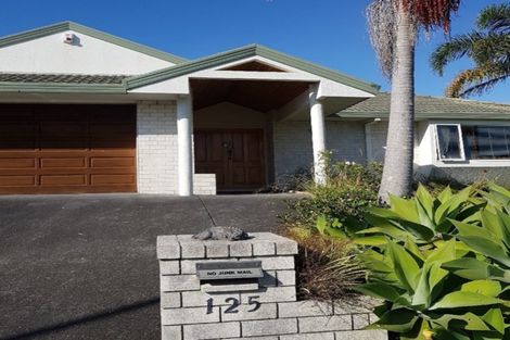 Photo of property in 125 Golfland Drive, Golflands, Auckland, 2013