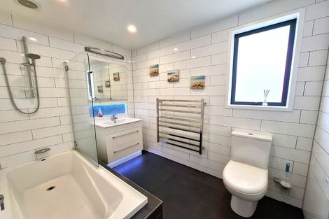 Photo of property in 38 Brougham Place, West Harbour, Auckland, 0618