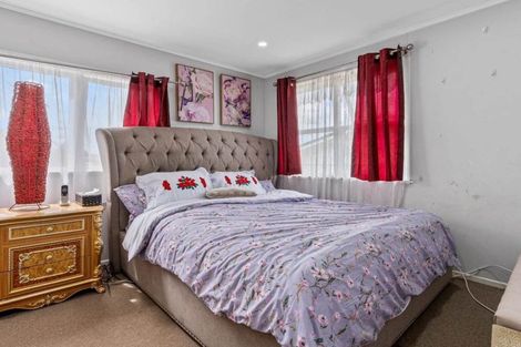 Photo of property in 69 Ferguson Street, Manurewa East, Auckland, 2102