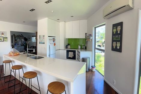 Photo of property in 3/27 Stanley Road, Glenfield, Auckland, 0629