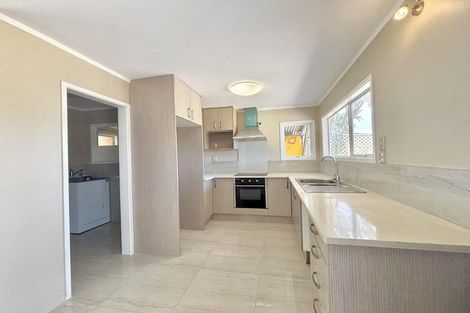 Photo of property in 5 Ancona Lane, Goodwood Heights, Auckland, 2105