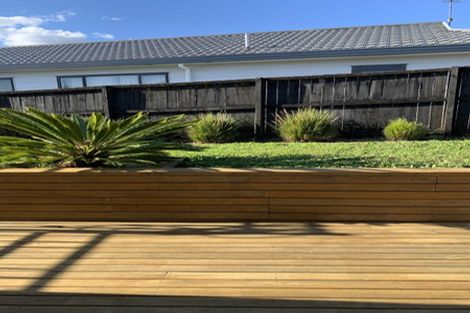 Photo of property in 11 Ali Place, Ranui, Auckland, 0612