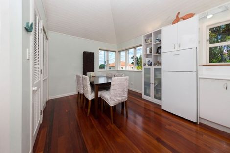 Photo of property in 1/188 East Coast Road, Forrest Hill, Auckland, 0620