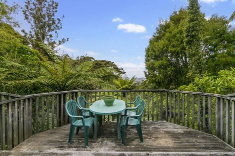 Photo of property in 25 Turanga Road, Henderson Valley, Auckland, 0612