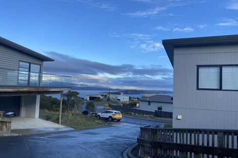 Photo of property in 5b Grumman Lane, Newlands, Wellington, 6037