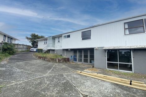 Photo of property in 31 Crocombe Crescent, Beach Haven, Auckland, 0626