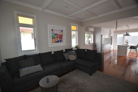 Photo of property in 10 Myrtle Street, Morningside, Auckland, 1022