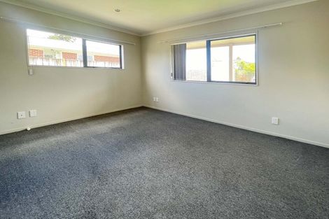 Photo of property in 24 Sutton Crescent, Papakura, 2110