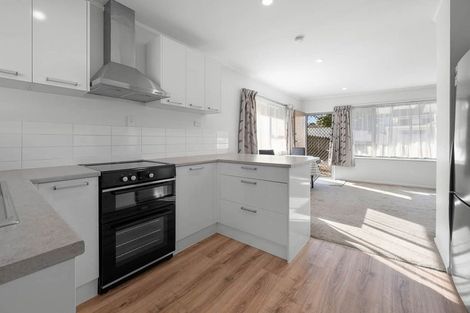 Photo of property in 1/112 Gossamer Drive, Pakuranga Heights, Auckland, 2010