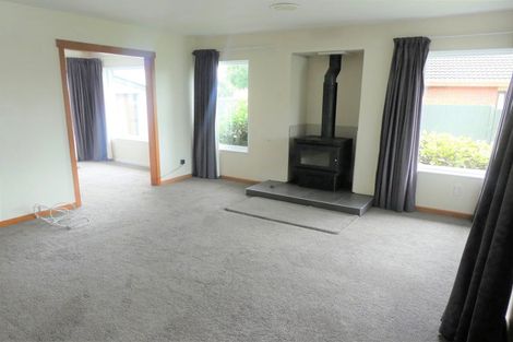 Photo of property in 11 Valerie Place, Redwood, Christchurch, 8051