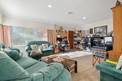 Photo of property in 1 Freshney Place, Hillpark, Auckland, 2102