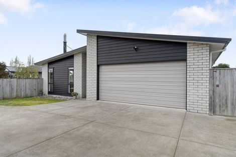 Photo of property in 42 Feist Street, Carterton, 5713