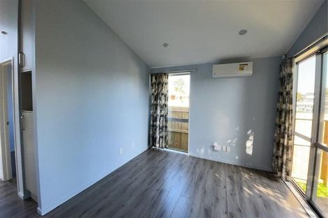 Photo of property in 105 Mahia Road, Wattle Downs, Auckland, 2103