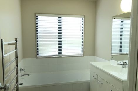 Photo of property in 9/3 Orwell Road, Greenhithe, Auckland, 0632