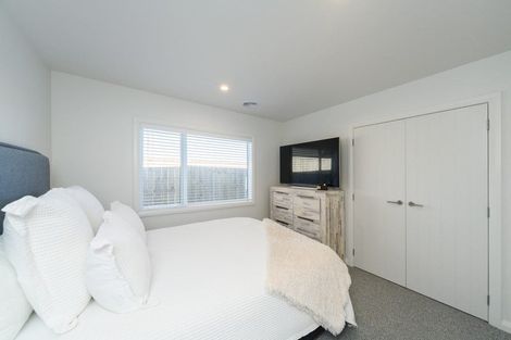 Photo of property in 10 Sardinia Grove, Fitzherbert, Palmerston North, 4410