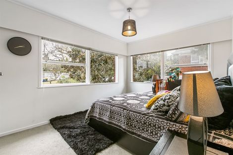 Photo of property in 24 Holdaway Avenue, Northcote, Auckland, 0627