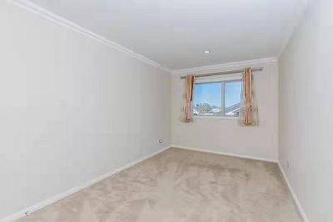 Photo of property in 436 East Coast Road, Windsor Park, Auckland, 0630