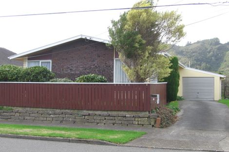 Photo of property in 2 Foster Street, Taita, Lower Hutt, 5011