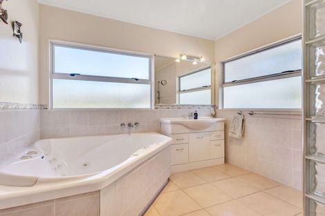 Photo of property in 70 Nilgiri Road, Poraiti, Napier, 4182