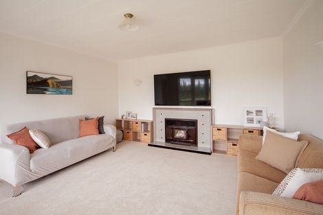 Photo of property in 17 Oxford Street, Waikari, 7420