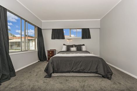 Photo of property in 2/240 Forrest Hill Road, Forrest Hill, Auckland, 0620