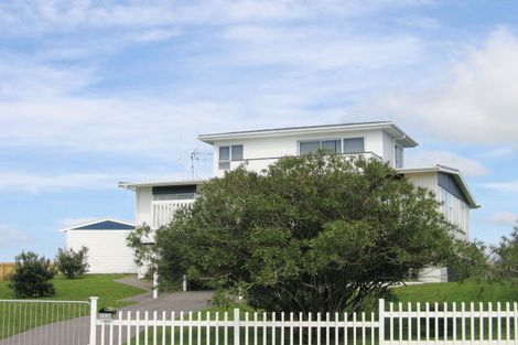 Photo of property in 1338 Papamoa Beach Road, Papamoa Beach, Papamoa, 3118