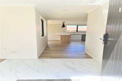 Photo of property in 12b Borrowdace Avenue, Botany Downs, Auckland, 2010