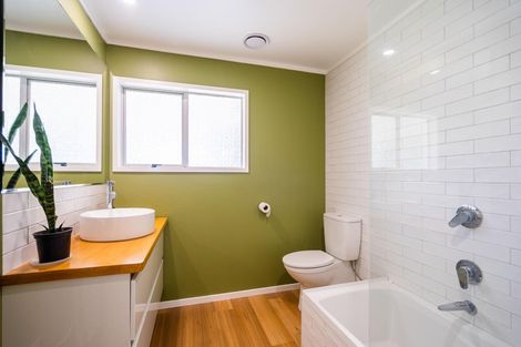 Photo of property in 24 Rewarewa Crescent, Waikanae, 5036