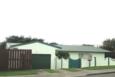 Photo of property in 48 Baylands Drive, Newlands, Wellington, 6037