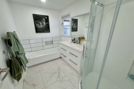 Photo of property in 10 Tirowhanga Road, Paremata, Porirua, 5024