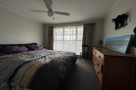 Photo of property in 1 Gaede Terrace, Sunnyvale, Auckland, 0612