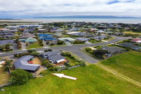 Photo of property in 7 Barrett Drive, Waikanae Beach, Waikanae, 5036