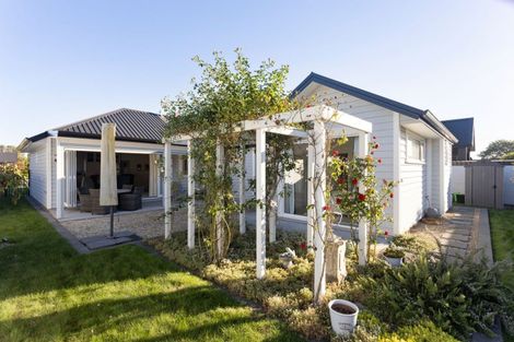 Photo of property in 22 Ruge Court, Cambridge, 3434