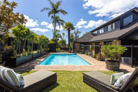 Photo of property in 5 Crestview Place, Browns Bay, Auckland, 0630