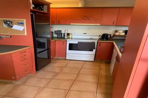 Photo of property in 64 Oakley Crescent, Hornby, Christchurch, 8042