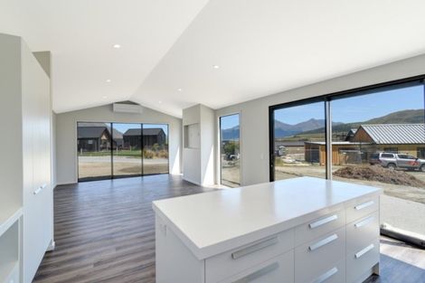 Photo of property in 16 Kinross Lane, Jacks Point, Queenstown, 9371