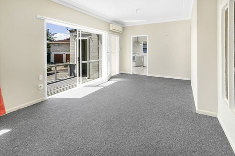 Photo of property in 233 Cambridge Road, Hillcrest, Hamilton, 3216