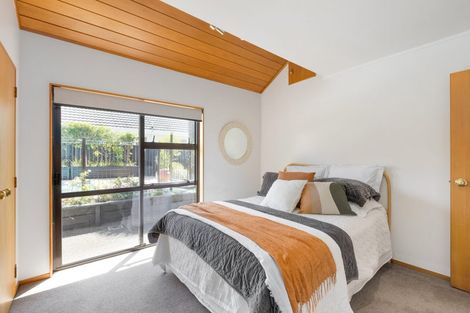 Photo of property in 5 Crestview Place, Browns Bay, Auckland, 0630