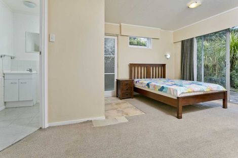 Photo of property in 7 Heather Place, Sunnynook, Auckland, 0620