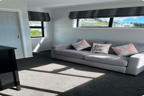 Photo of property in 6 Madeira Close, Whitby, Porirua, 5024