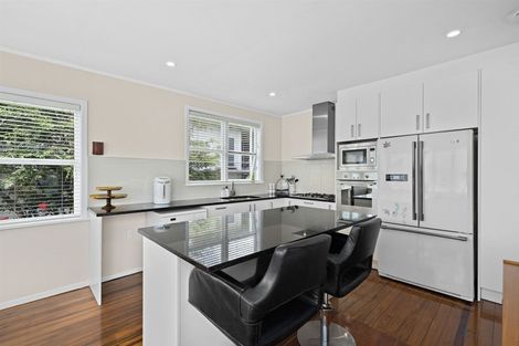 Photo of property in 1/221 Onewa Road, Birkenhead, Auckland, 0626