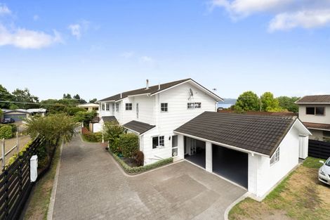 Photo of property in 4 Ingle Avenue, Waipahihi, Taupo, 3330
