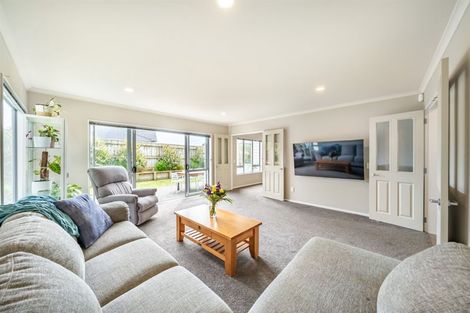 Photo of property in 31 Te Puia Drive, Aotea, Porirua, 5024
