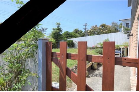 Photo of property in 39 Sunnyside Road, Sunnyvale, Auckland, 0612